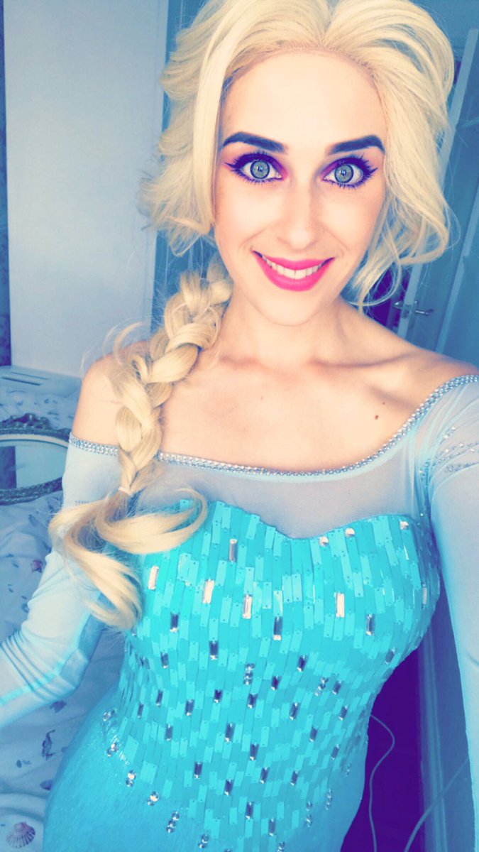 DSamanthaUK's tweet photo. First Elsa party with @Emerald_Dance1 😁❄️
#frozen #elsaparty #dancer #entertainer #emeralddanceacademy https://t.co/uKoGu3dMIh