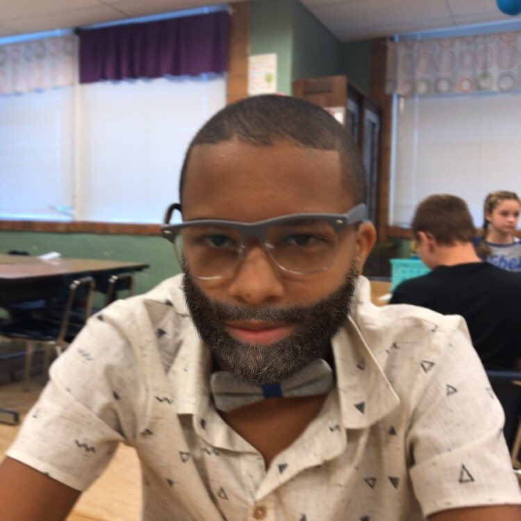 Celebro998's tweet photo. First day of middle school #RiseandRoar https://t.co/ZYvna2BP9q