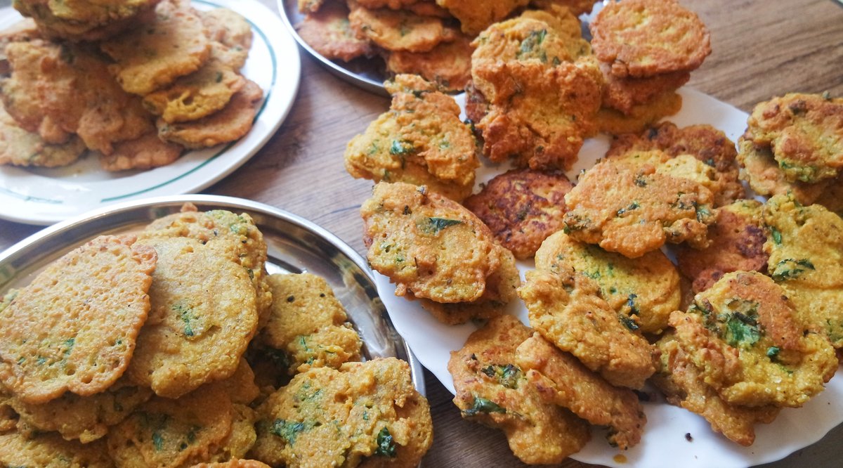 CarolFraserNM's tweet photo. Chic pea and kale fritters. How do you like yours; plain, #spicy or very spicy?  #vegan #kale #chicpea https://t.co/ngdHXrSEDo