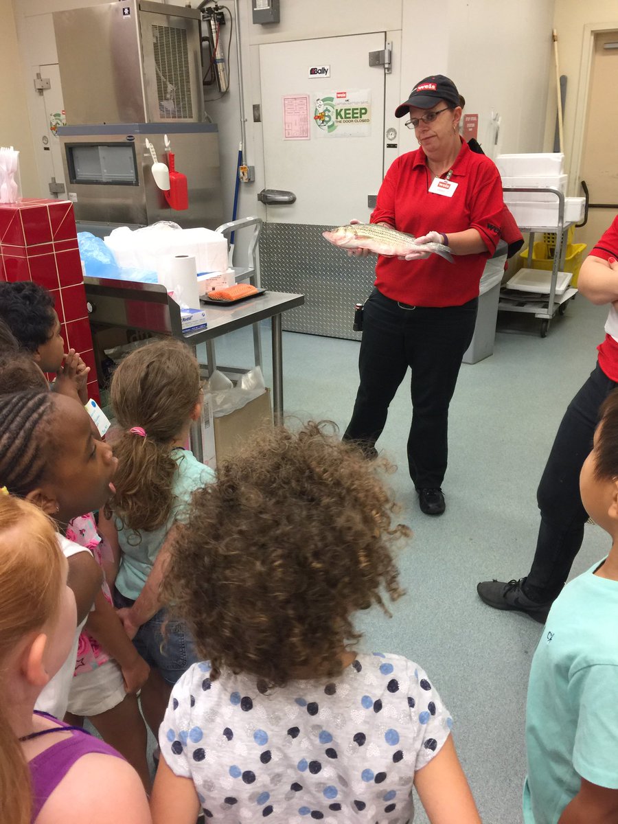 ChrisOmps's tweet photo. Had a great time on our Summer School field trip to Weis! Ss got to cook pizzas &amp; cookies while also touching a live lobster #RAMPSwcps https://t.co/GUH8GaZnJt