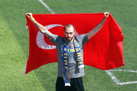 Bilgilendirme | Sporcumuz Ramil Guliyev Dünya Atletizm Şampiyonası 200 metre finalinde altın madalya kazanarak Dünya Şampiyonu oldu.