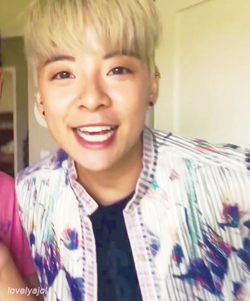 fyamberliu's tweet photo. 170809 «Amber Stefanie Day»  #엠버 #AMBER #fx https://t.co/TMiX4b30Uc