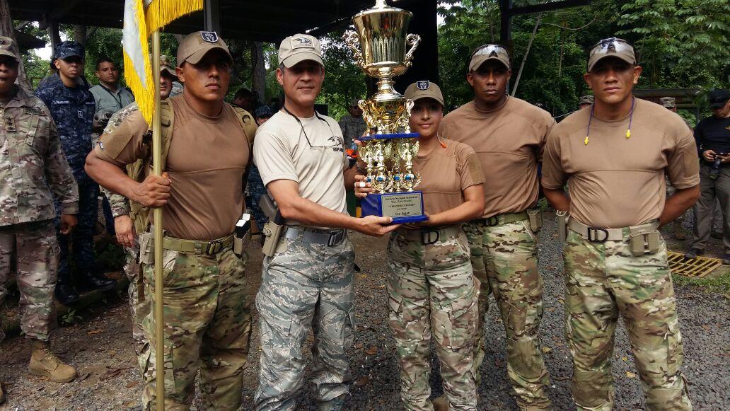 aeronavalpanama's tweet photo. Equipos ganadores de los 3 primeros lugares/1er. Lugar Comandos Aeronavales/2do. Lugar Infantería Aeronaval y 3er. Lugar Grupo de Escolta. https://t.co/pszzLxBby9