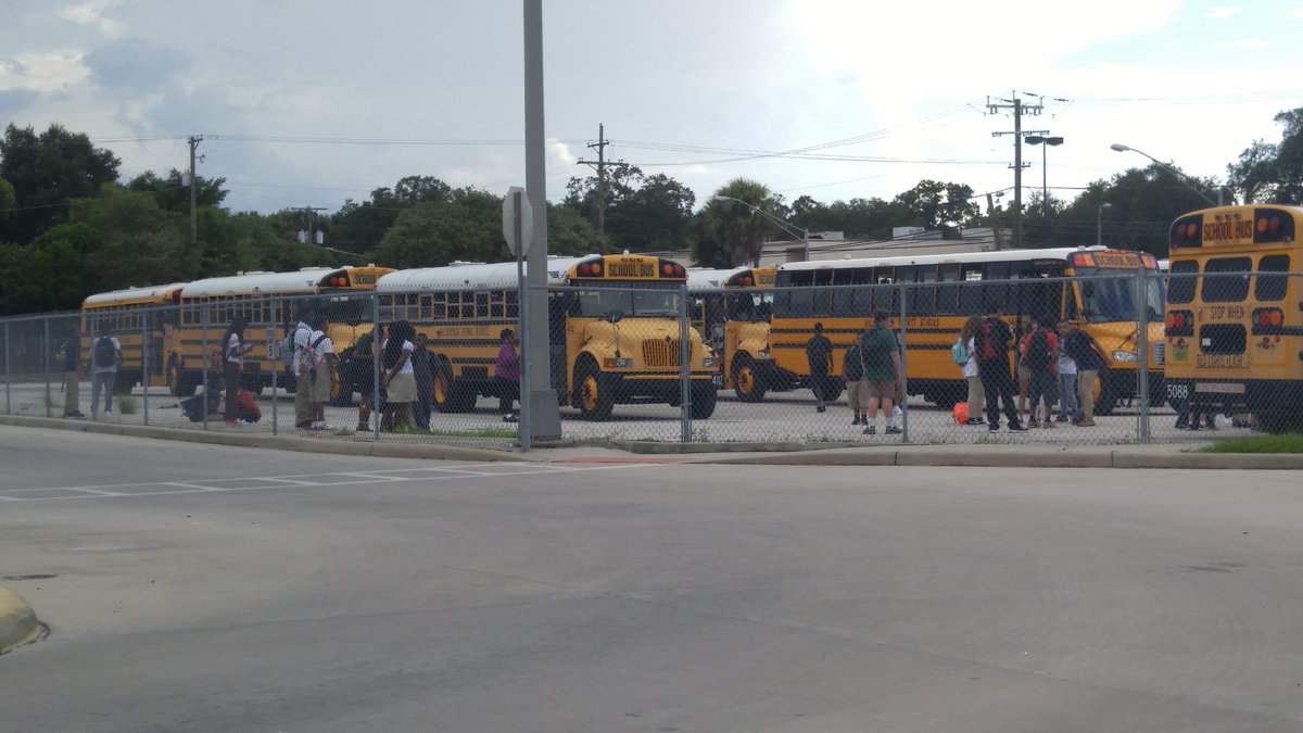 Marlenesokol's tweet photo. Yukon magnet ramp, 4:45 pm. I counted 20 buses. More arriving. #tbtbacktoschool https://t.co/zoh6OPq1hP