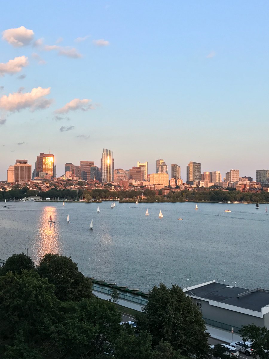 block_Coder0x's tweet image. Beautiful horizon over the #Boston #Charles with @SailCBI from @MITSloanExecEd last night @MassInno! @BostInno #MIN101