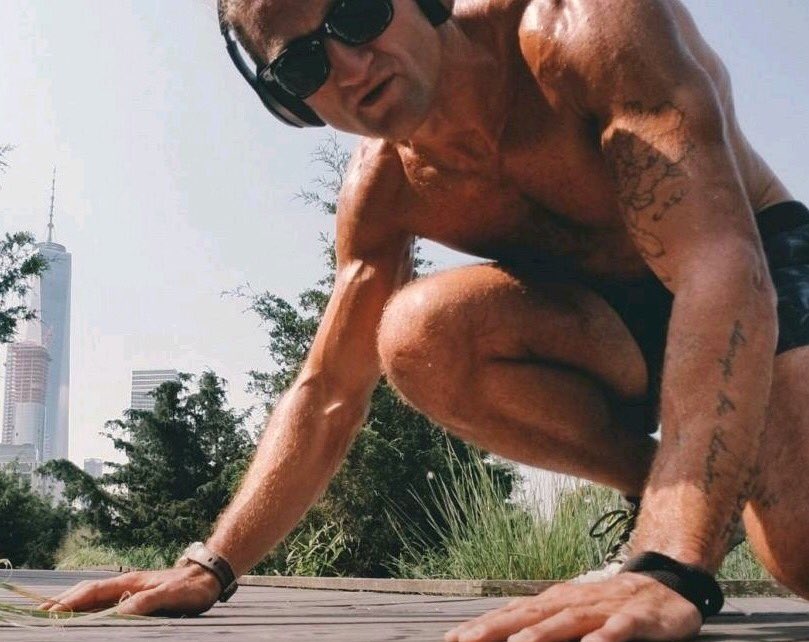 Unst0ppable__'s tweet photo. This is a wild @CaseyNeistat in in its natural habitat https://t.co/TLQCUfquPk