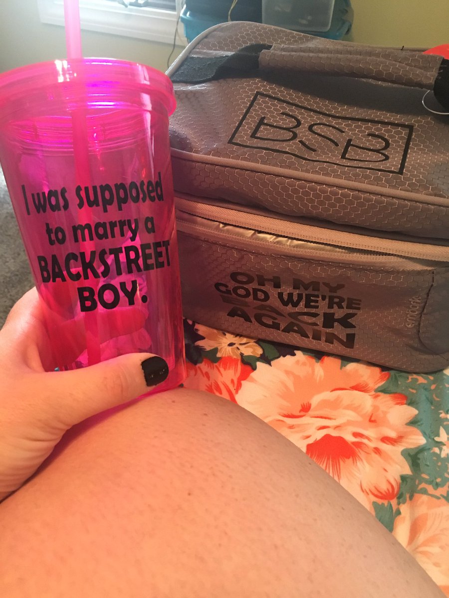 kaylajmillsie's tweet photo. I'm officially ready for @backstreetboys in #chicago! #fglbsb #SmoothStadiumTour #Wrigley https://t.co/KzeuG73MKM