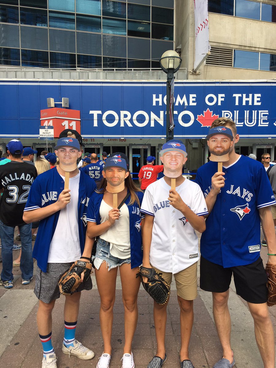 12duczek's tweet photo. #LetsRise GO JAYS!!!!! @BlueJays https://t.co/WAhJyciIG3