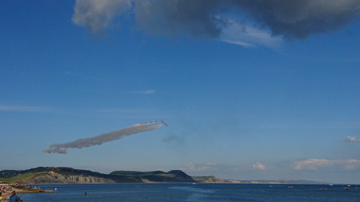 PeterDMSmith's tweet photo. Is there anything more iconic than @rafredarrows flying over Lyme Regis this evening? Simply awe inspiring https://t.co/iM9e8JRMN4