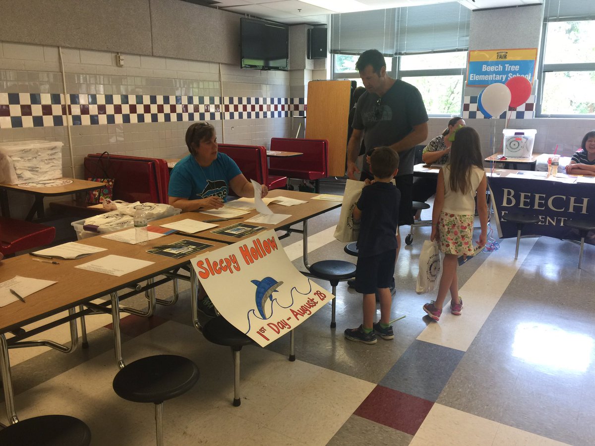 PizzoKathy's tweet photo. @SHES_Dolphins Heather Schwartz and Kathy Pizzo had a great afternoon at Stuart Fair! #R2 https://t.co/X0N9tS8CiS