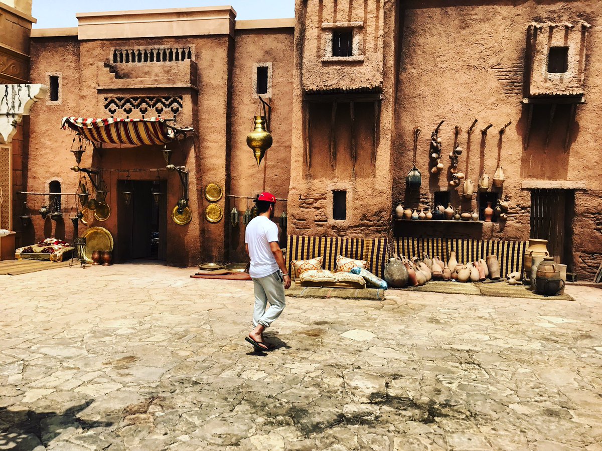 kevadamsss's tweet photo. Ballade dans Le Bagdad du Xe Siècle ... #Magnifique #Decor #Alad2 #Chanceux #Love 🎉😊🎉 https://t.co/IdJile5Kwy