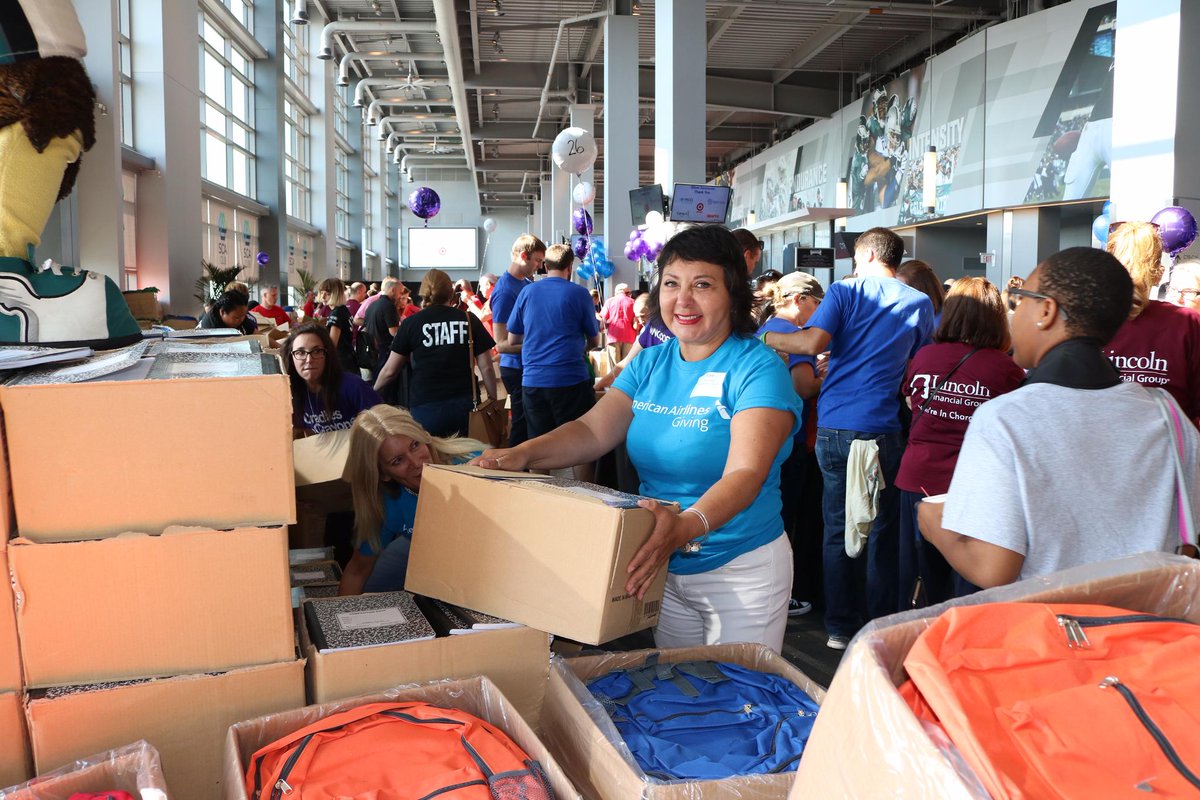 AmericanAir's tweet photo. 30K backpacks, 60K notebooks, 180K pens! Our PHL team #LetGoodTakeFlight to give students access to school essentials. #BackpackAThon2017 https://t.co/El5OJpDutX