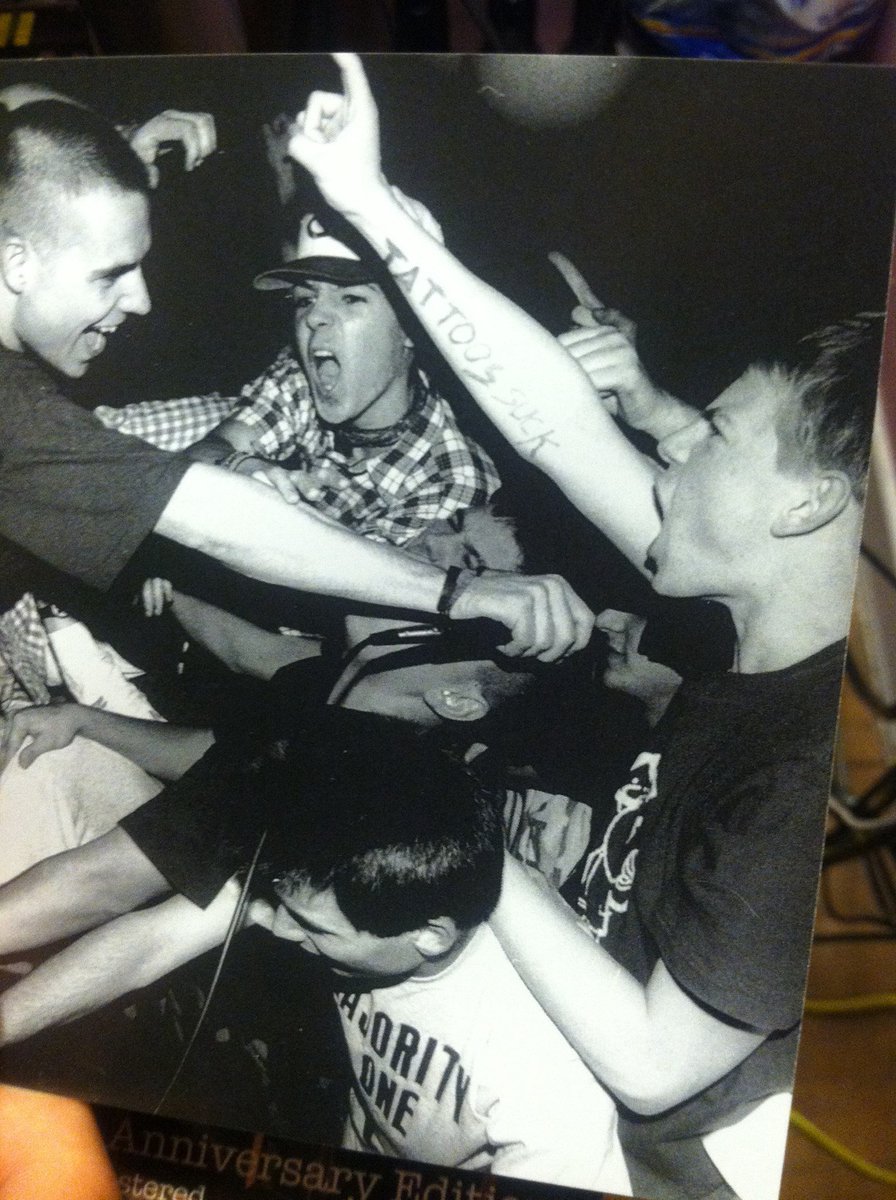 Krushfuck's tweet photo. #Dutch #Straightedge/#YouthCrew band #Manliftingbanner live in #Germany, early #1990s.
#HardcorePunk #DutchHardcore #TattoosSuck #PunkRockπ€ https://t.co/c5inbJSrkF
