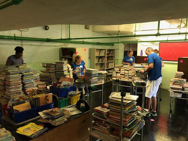 MitchellBobcats's tweet photo. Thank you to @ChicagoCares and @SpencerStuart for helping to make Mitchell more beautiful today!
#DoMoreGood https://t.co/FnHbhIL5YX