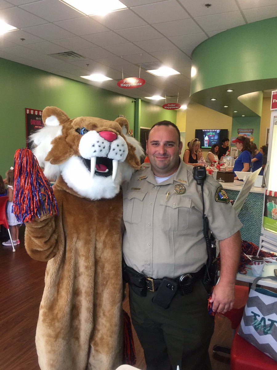 SMSSabersPTO's tweet photo. Sabers!! Join Slash at Rita's from now until 6pm! #gosunset #sabers #slash #areyoureadyforsomefootball https://t.co/nei5vvjOTk