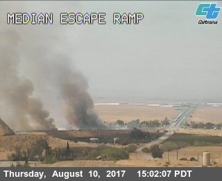 CaltransDist6's tweet photo. GRAPEVINE: All Southbound I-5 lanes closed just south of Grapevine Road due to big rig collision &amp; fire. No ETO at this time. https://t.co/Qx9e5Ezs1r