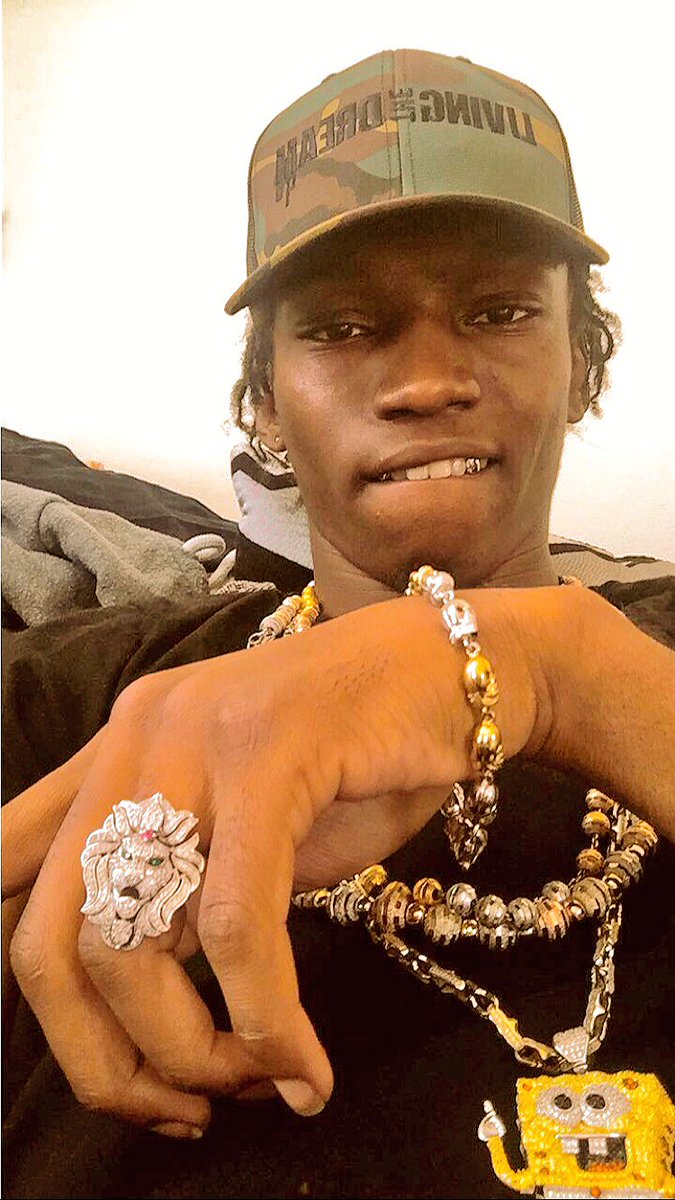 SbStrategic12's tweet photo. Man dnt kin teet unless I like what I see 💀💰 https://t.co/7eI30ZCQ97