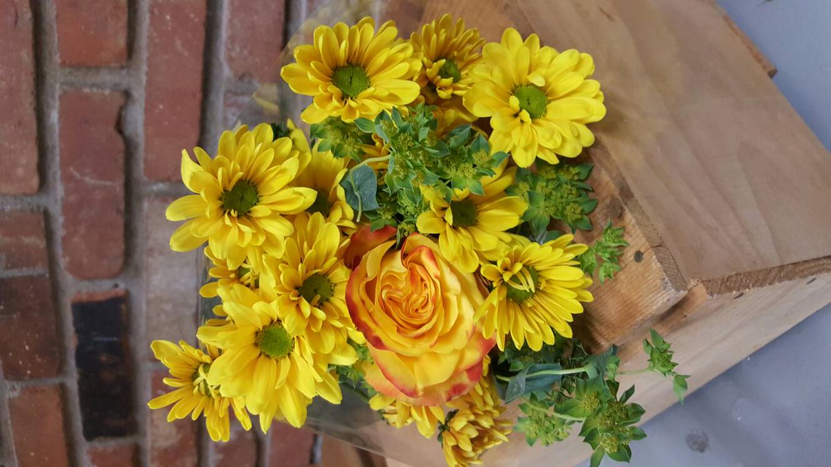 keefesflowers's tweet photo. Tomorrow is Five Buck Friday!
Bright yellow wrapped flowers for just $5 while supplies last!!
#treatyourself #fivebuckfriday #helloyellow https://t.co/pyyeCdb7je