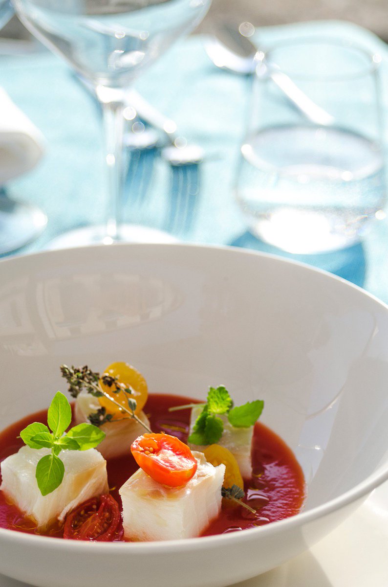 Chef @chefalfonsocrisci photo by @thisismee @tavernavesuviana #tavernavesuviana @annaliristorante #marinadipisciotta #annaliristorante
.