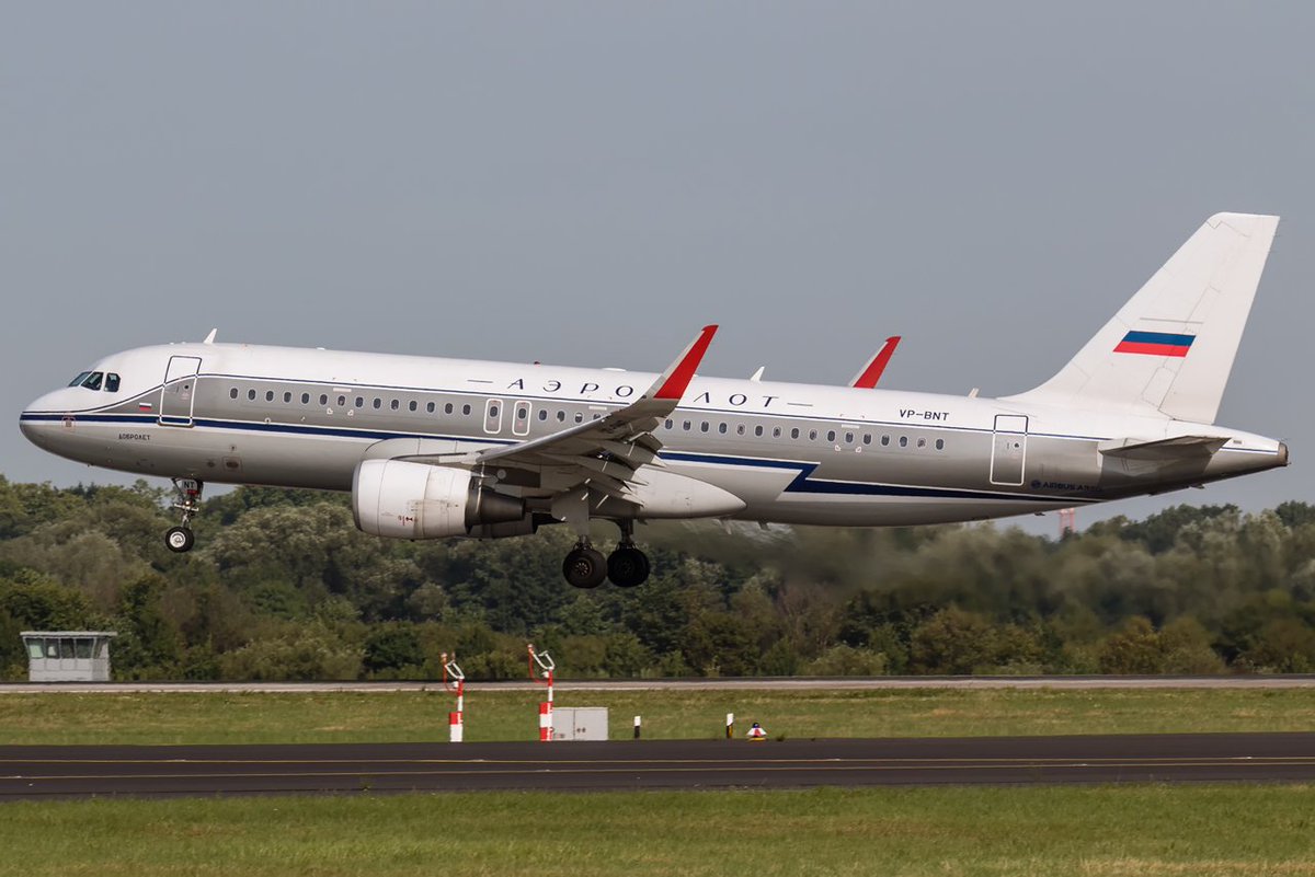 Aviation_Pic's tweet photo. 22.07.2017
A @aeroflot #retro c/s #a320 landing @dusairport Runway 23L.
#aviation #Russia #Duesseldorf @mhv220 https://t.co/mwskNqLJiR