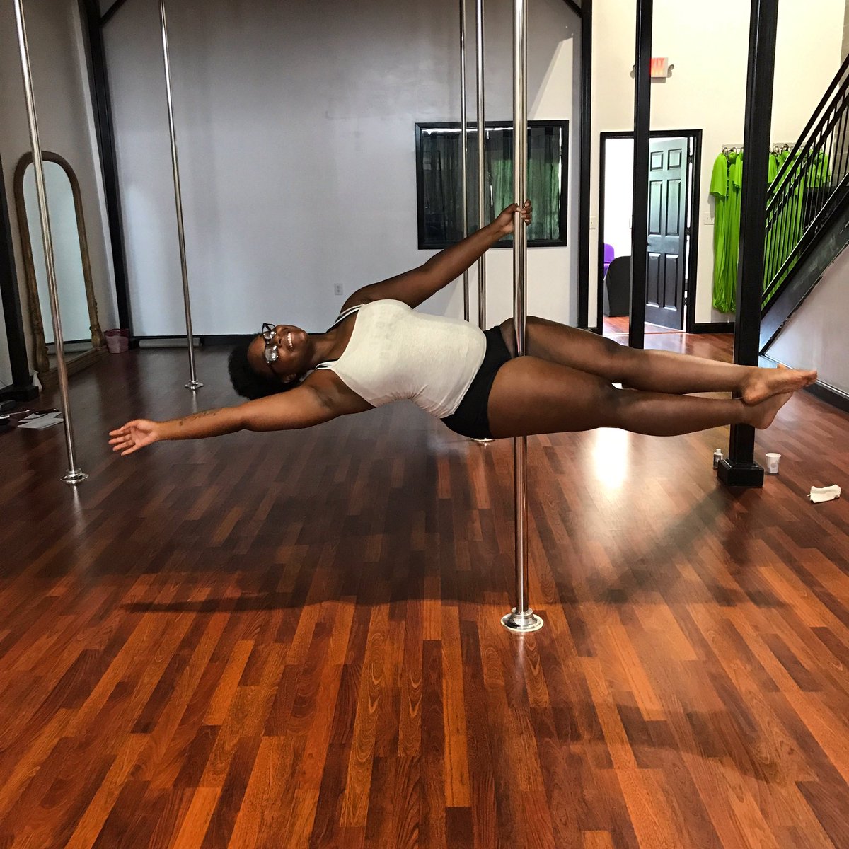 deja_fierce's tweet photo. Just felt like sharing my pole work 💕 #lunaaeriel #poledance #learning #workthatpole https://t.co/LGADkPyVmd