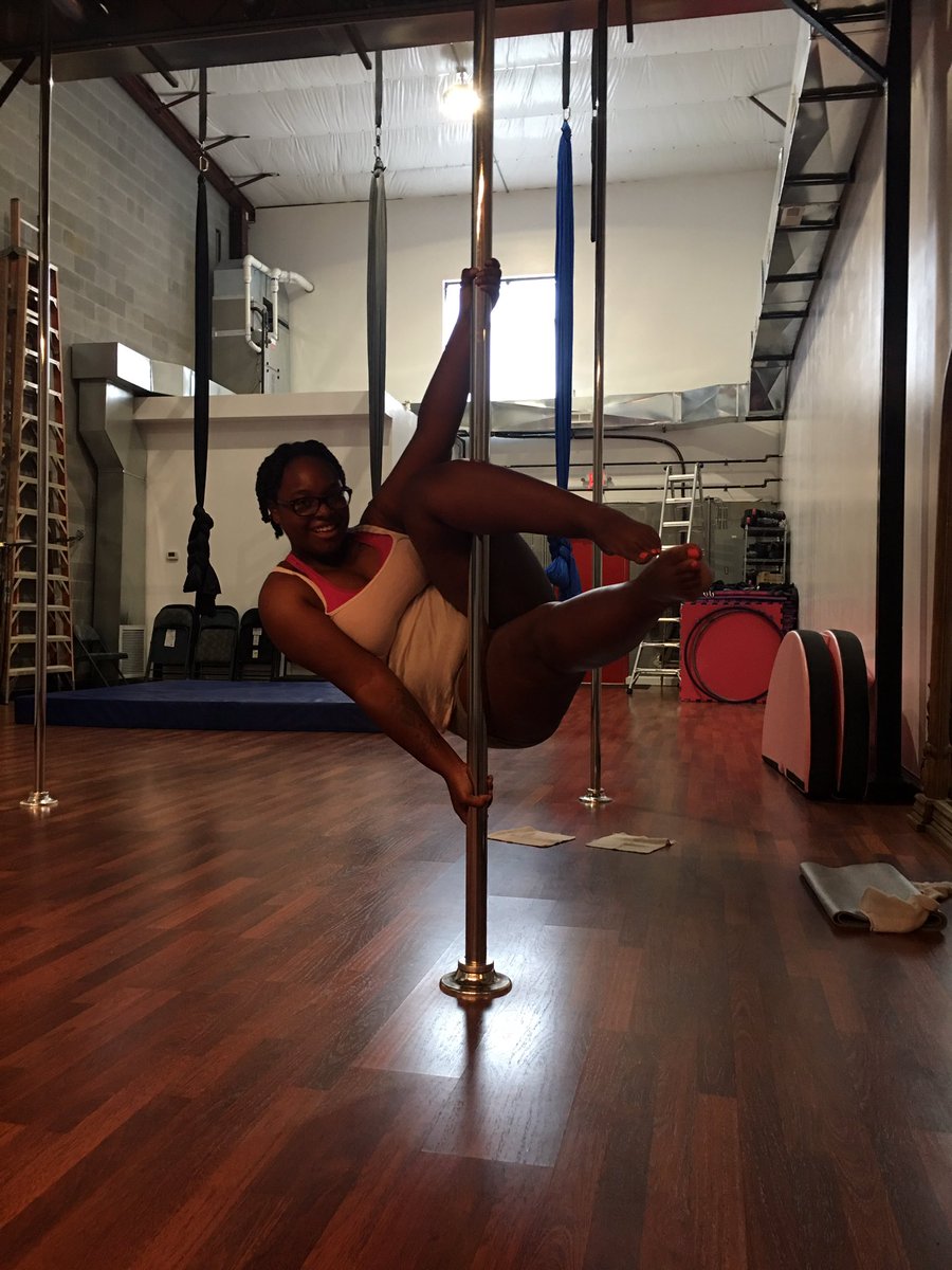 deja_fierce's tweet photo. Just felt like sharing my pole work 💕 #lunaaeriel #poledance #learning #workthatpole https://t.co/LGADkPyVmd