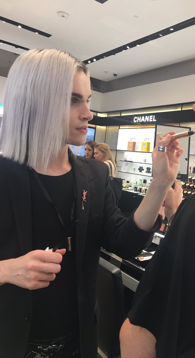 alexbrownbooks's tweet photo. Tonight I had my make up done by possibly the most beautiful man in the world π@marieclaireuk @FabledBeauty #fabledturnsone https://t.co/PaemkP4era