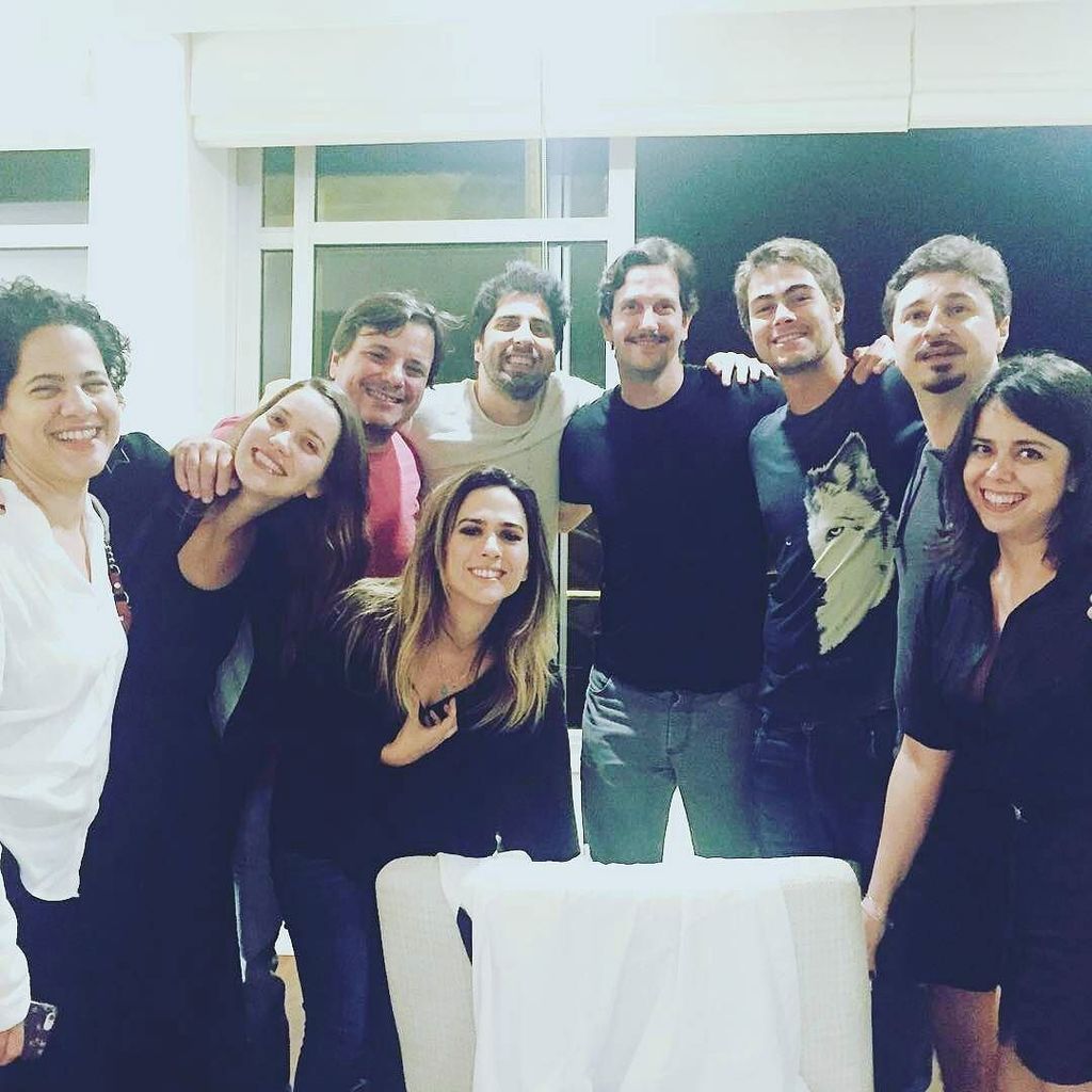 team_guizill's tweet photo. Turma linda reunida na noite de ontem. 😍
@Regrann from @gabriellouchard -  Salve #Rockstory !!
Vlad, @vanveiga @na… https://t.co/7obf7wxYA4 https://t.co/BoFVCrvYCu
