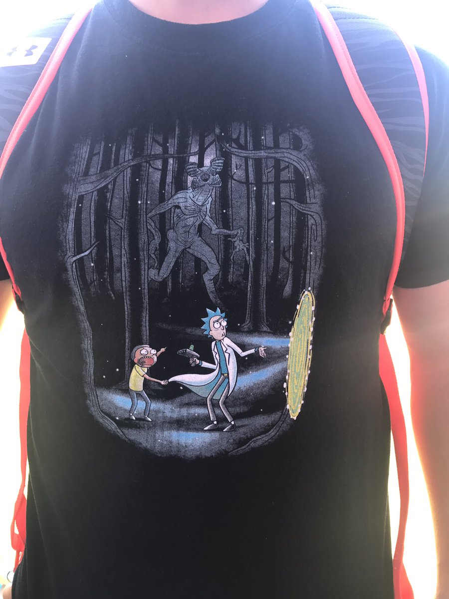 JustinRoiland's tweet photo. Who designed this shirt? It's amazing https://t.co/EqoPCr1EYT