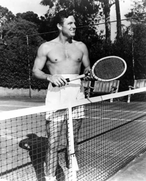 OnMatchPoint's tweet photo. Robert Stack played tennis?! #UnsolvedMysteries https://t.co/mWF4qt3cy5