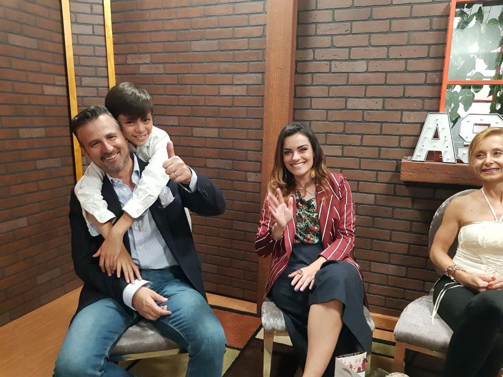 Valentinigour's tweet photo. En Valentini Wine AND Style con Alessio,Rebecca,Antonella https://t.co/bp7QstiXpS
