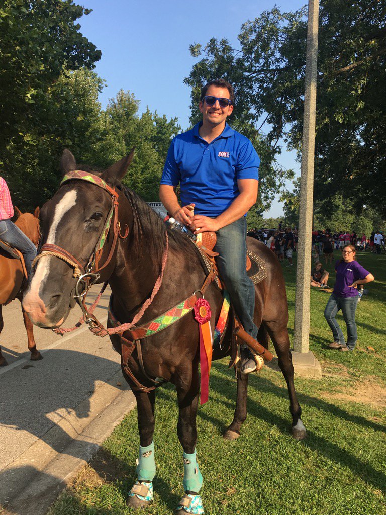 MattWitkosTV's tweet photo. I'm @MattWitkosTV and I'm on a horse. https://t.co/d5PXg5VDbM