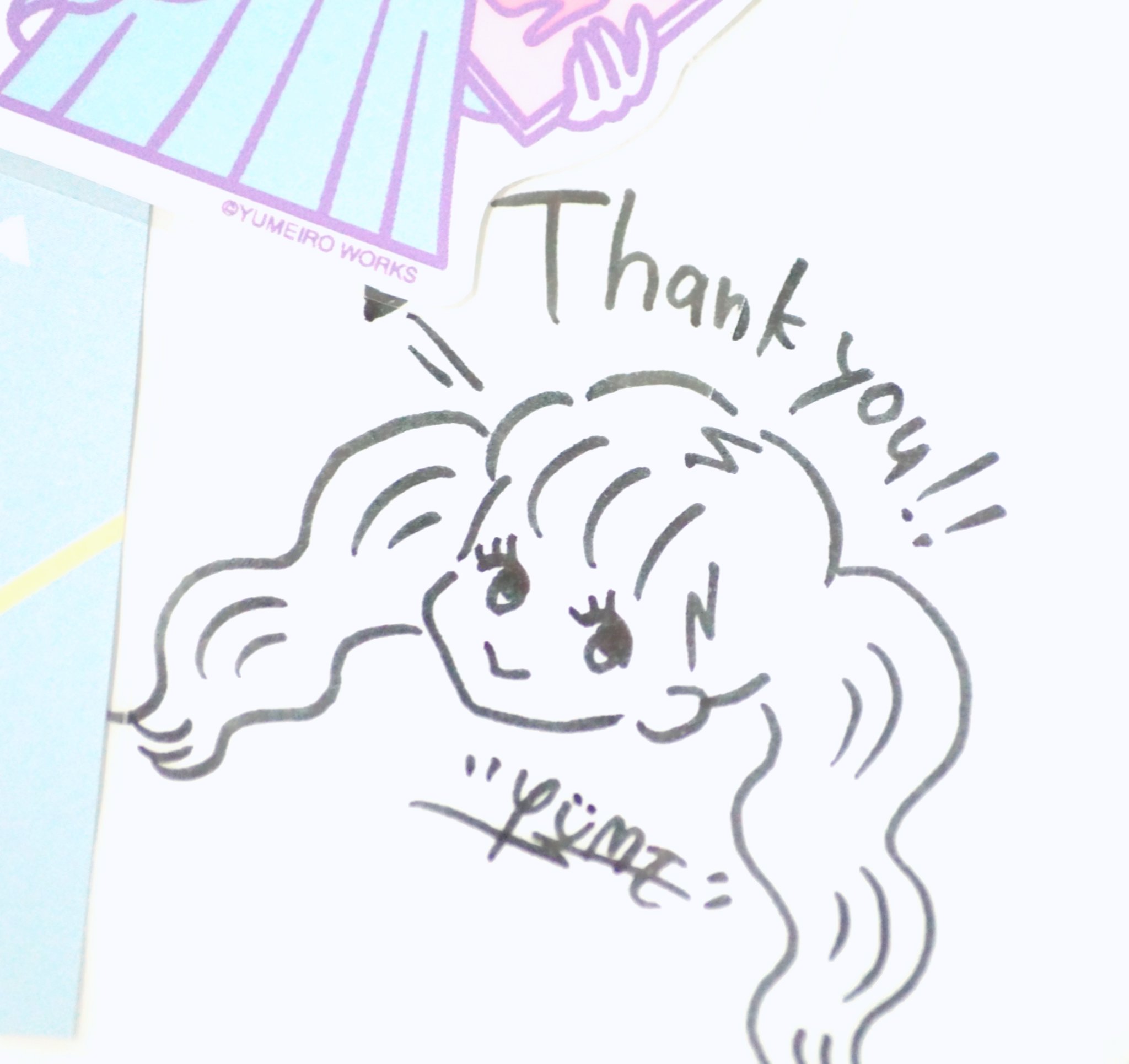 とーま 私はyume Yumeiroworks さんの作品たちがお気に入り 自由の女神がこんなにかわいいなんて と衝撃が ステッカーは真っ白な私のパソコンへ かわいすぎる手書きのイラストが入った紙袋はもちろん捨てられない デザフェス デザフェス戦利