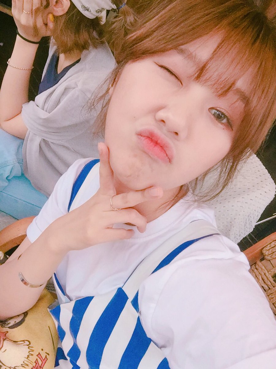 OMG_members's tweet photo. #밈 #흠 #사진첩에 #묵혀졌던 #점심 #먹었나욥 #물음표

🙄🙄 https://t.co/wjFyYuL6eY