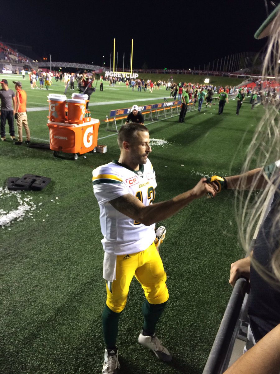 JoanneBeach2's tweet photo. Cheered our @EdmontonEsks onto their win in Ottawa tonight!!  7-0!!! https://t.co/uBO41IOYeK