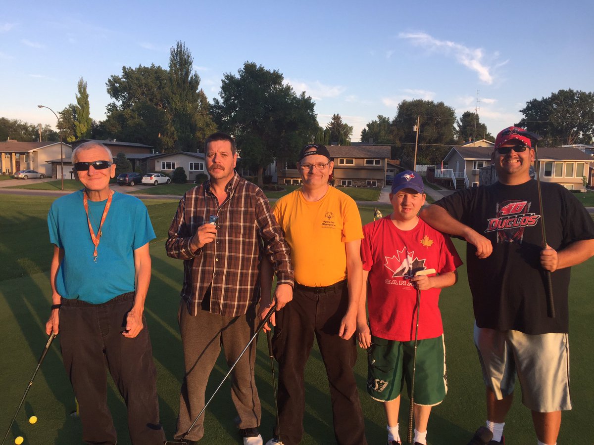 chambersgolf's tweet photo. Had a great evening working with @City_SC @SpecialOlympics golf players tonight @elmwoodgolf #PuttingCompetition #lotsofsmiles https://t.co/XTFKzFi0NO