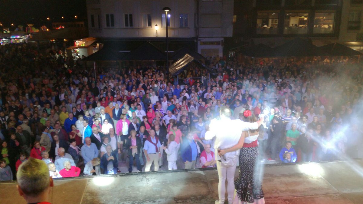 GranParada's tweet photo. Maravillosa festa hoxe en #Foz #Lugo #orquestaGranParada #descubrelotumismo #xira2017 #verán #galiciacalidade https://t.co/P1D618EVgW