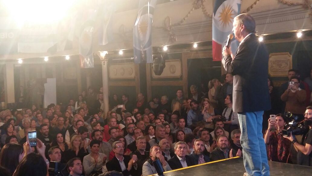 carlosmassei's tweet photo. Si hay una persona capacitada para defender al Cordoba es nuestro Vice gobernador @MartinLlaryora #MartinAlCongreso https://t.co/oDN1eJLRw4