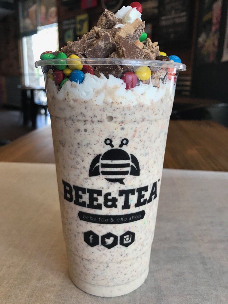 FYBTCA_WC's tweet photo. *ALERT ALERT* A #milkshake made & topped with your favorite #candy, #cereal and #boba! #WalnutCreek #BeeAndTea https://t.co/O4IBBjQEob