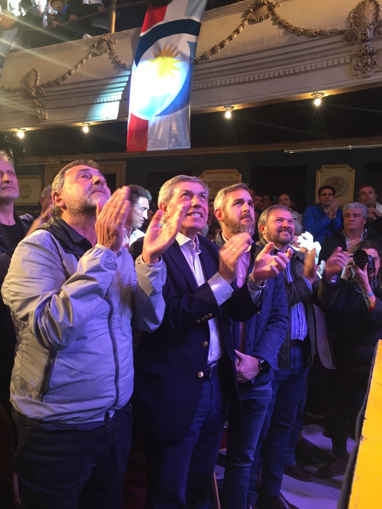 carlosmassei's tweet photo. Mientras siga viendo el pasado no va a poder corregir los errores que vienen en el futuro. #MartinAlCongreso https://t.co/oDFU7aNBi5