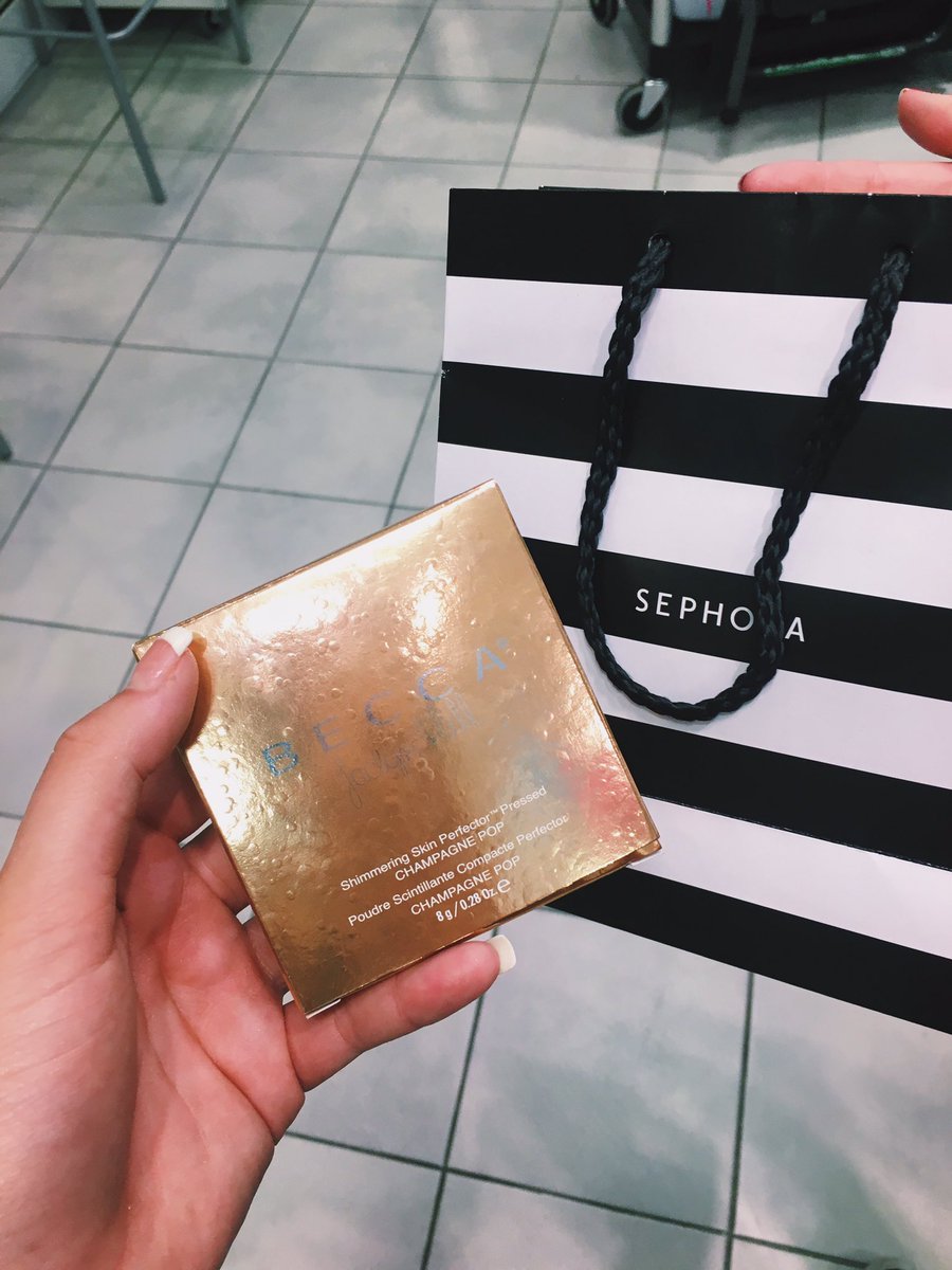 savanahbushman's tweet photo. I had to😇😭 #champagnepop #defineyourlight @Jaclynhill https://t.co/dao4dCQNYM