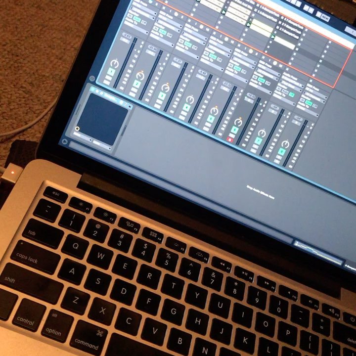 SoundOracle's tweet image. Messing around w/ #percussionloops by #beatmaker @DmtrsBykn #soundoracle #oracleloops #oraclepack #loop #drums goo.gl/nWRMQA