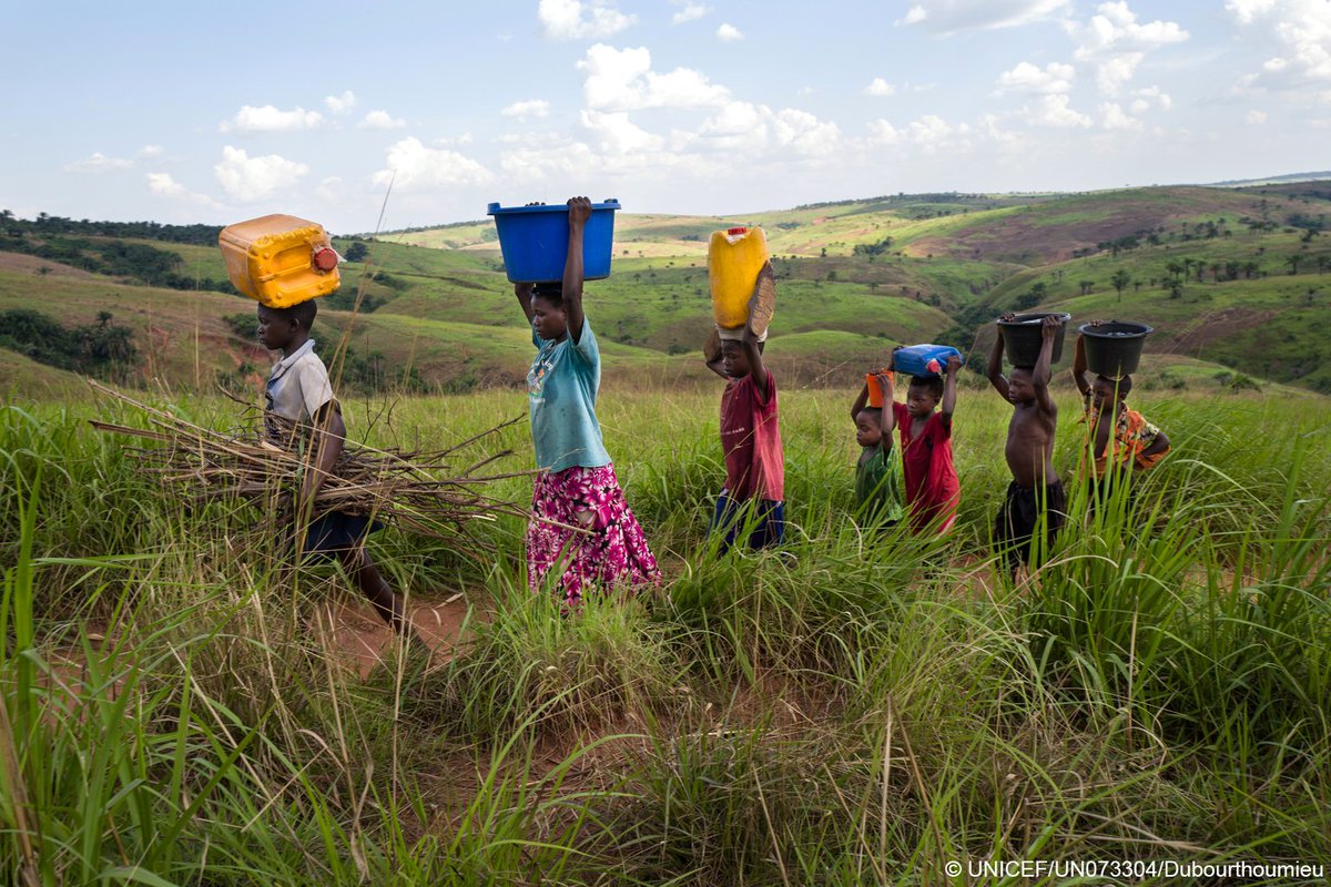 UNICEF's tweet image. #PhotoOfTheWeek: 850K children displaced by the #KasaiCrisis in DR Congo.
#ChildrenUnderAttack #DRC