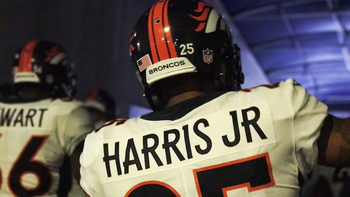 Broncos's tweet photo. We're. Back. 

#StrapHarris https://t.co/CsKrKzQixL