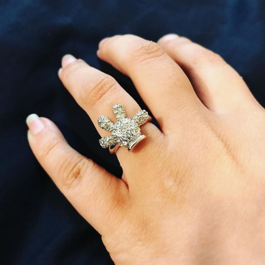 LychiJelly's tweet photo. I think I wanted to marry Mickey at one point. Why else do I have this? 😂 #foundwhilecleaning https://t.co/KxiunvHqCd https://t.co/9WICkvLuXX