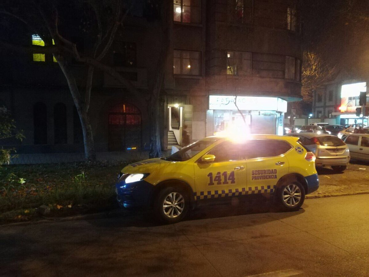Muni_provi's tweet image. Nuestros patrulleros de #SeguridadCiudadana #Providencia se encuentran desplegados por la comuna. ¡Recuerda reportar EMERGENCIAS al ☎️1414!