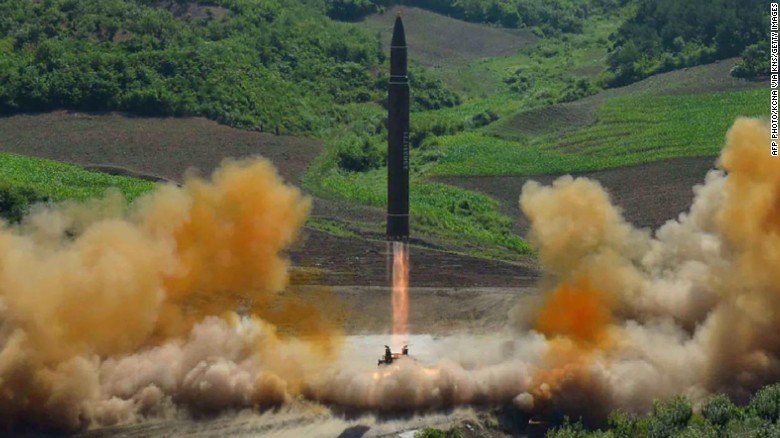 CNN's tweet photo. How the US would detect and attempt to shoot down a North Korean missile https://t.co/8VggyBXssO https://t.co/u3cJmPTlHq