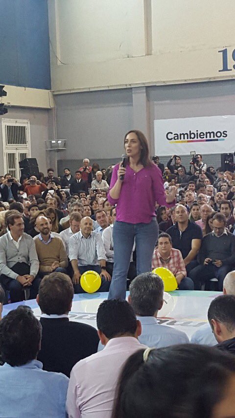 ljsarquis's tweet photo. Gran cierre d campaña PBA en #VLopez acompañando c todo el equipo a candidatos y @mariuvidal #SiSePuede https://t.co/4HLBc2Xm0i