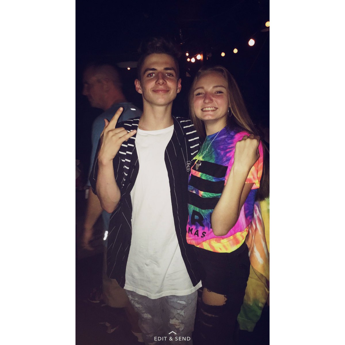 duhitzchey's tweet photo. Omlll take me back even tho I just got home 😂😭💗 ily thanks @BoysOfSummer  @bruhitszach @duhitzmark @itsnickhorton 💗 https://t.co/P7UXAwjVcY
