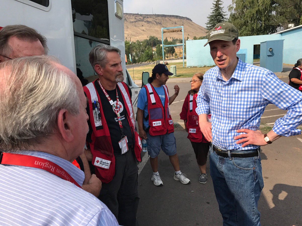 RonWyden's tweet image. Huge thanks to the @RedCrossCasc volunteers helping out at the shelter for folks facing the dangers from the fire in Warm Springs.